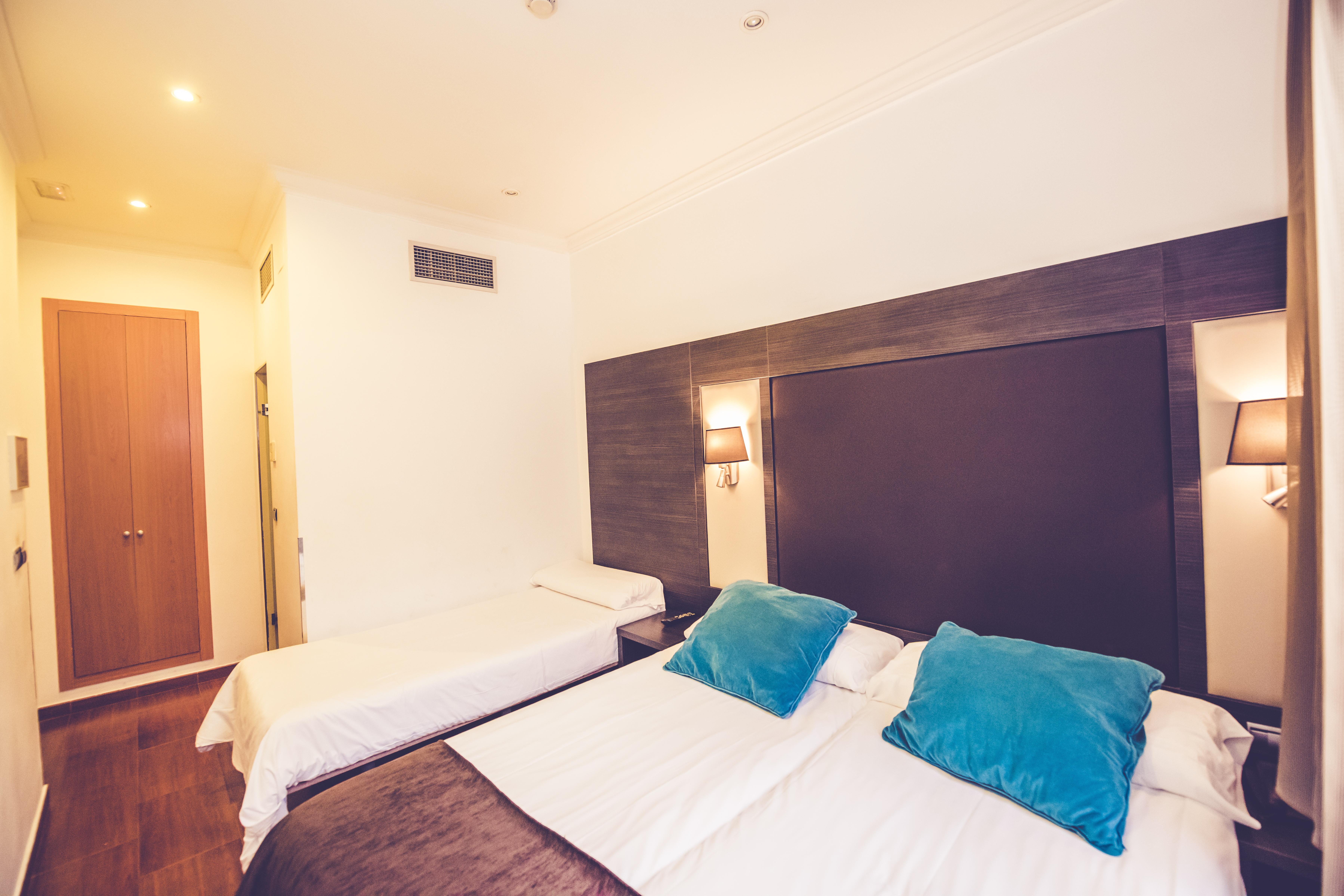 Hostal Sol Los Angeles Мадрид Екстериор снимка