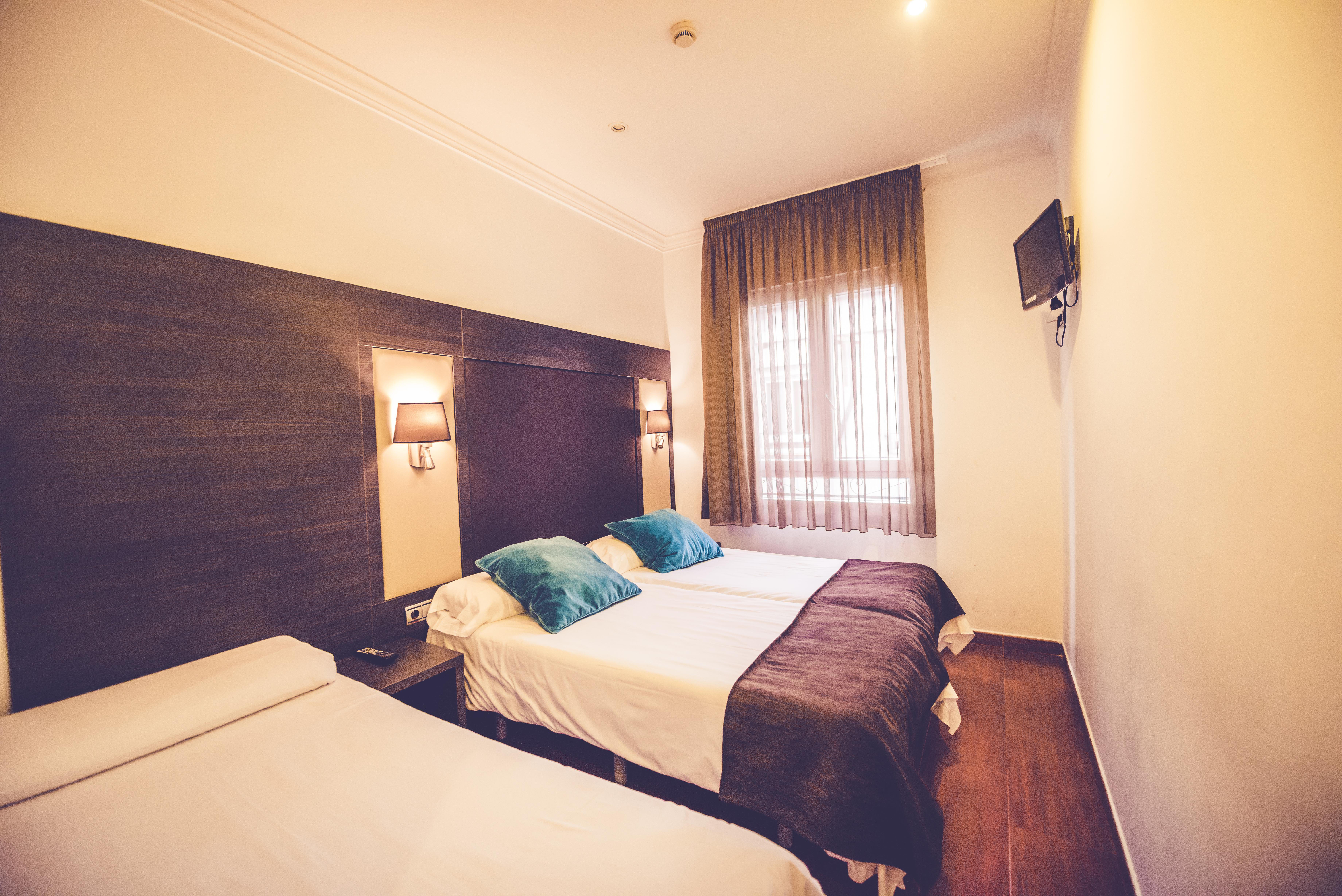 Hostal Sol Los Angeles Мадрид Екстериор снимка