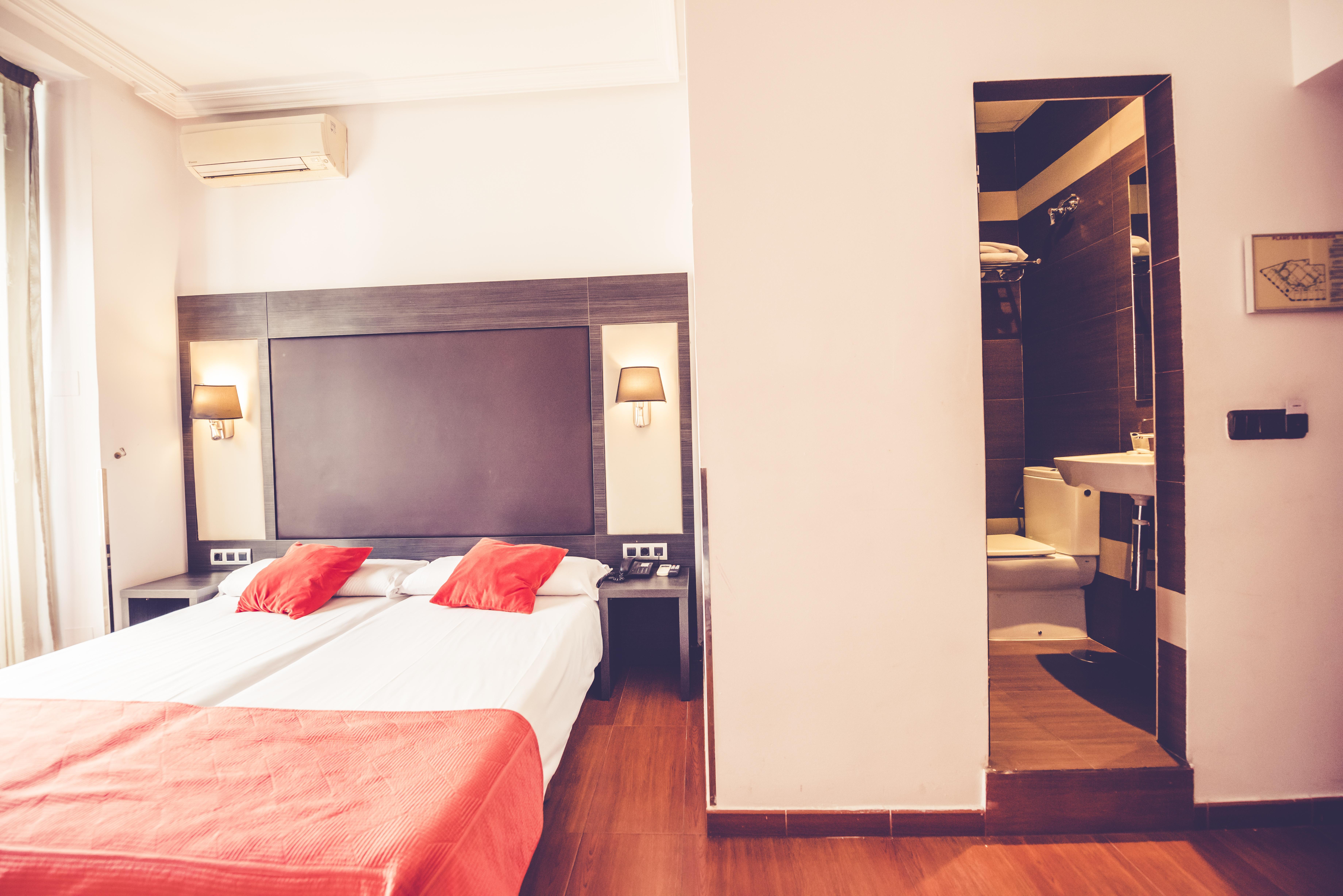Hostal Sol Los Angeles Мадрид Екстериор снимка