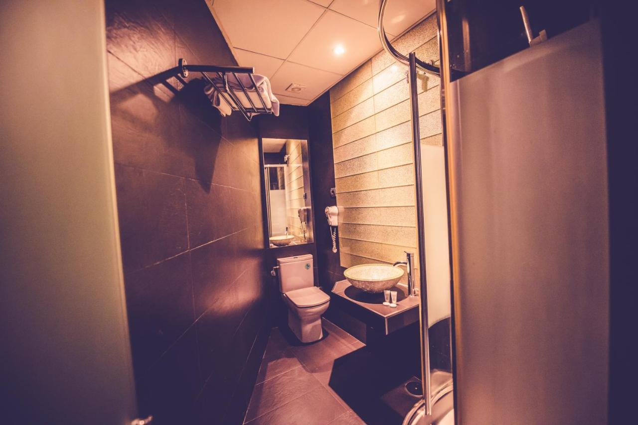 Hostal Sol Los Angeles Мадрид Екстериор снимка