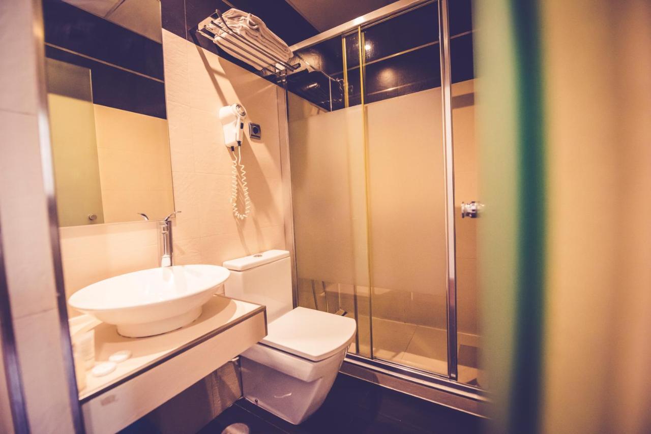 Hostal Sol Los Angeles Мадрид Екстериор снимка